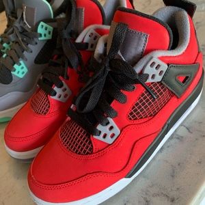 Nike Air Jordan IV 4Y or 5womens Fire Red